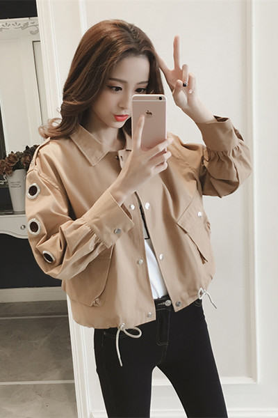 Κομψό σακάκι για κυρίες με μεταλλικά δαχτυλίδια στα μανίκια σε δύο χρώματα