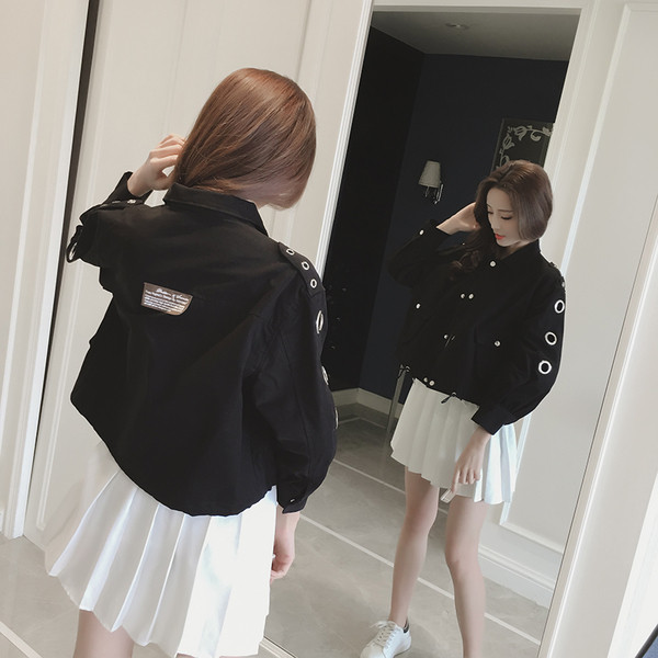 Κομψό σακάκι για κυρίες με μεταλλικά δαχτυλίδια στα μανίκια σε δύο χρώματα