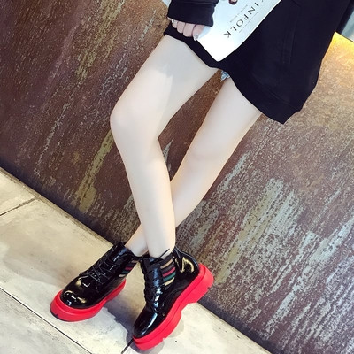 Γυναικείες μπότες με ανθεκτική σόλα σε δύο χρώματα