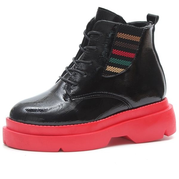 Γυναικείες μπότες με ανθεκτική σόλα σε δύο χρώματα