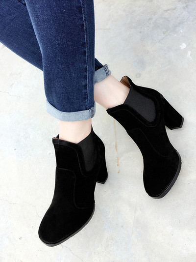 Κομψές κυρίες μπότες σε δύο χρώματα