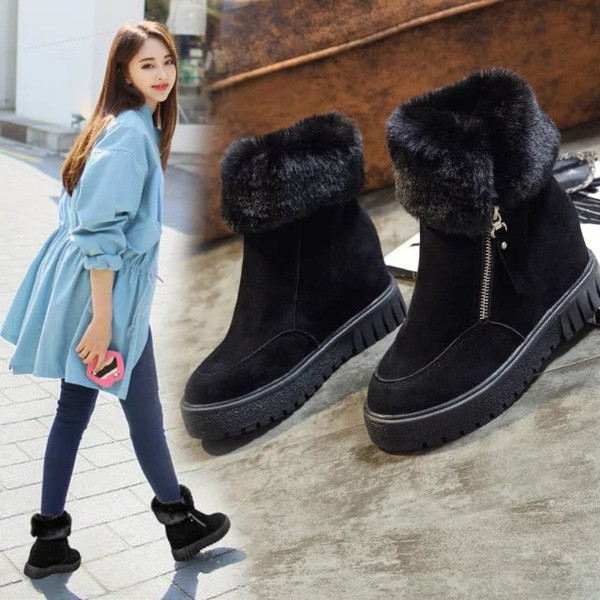 Κομψές γυναικείες μπότες με εσωτερική πλατφόρμα και δίχρωμες ταπετσαρίες