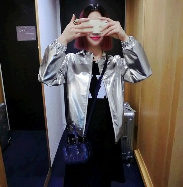 Лъскаво дамско яке в сребрист и златист цвят