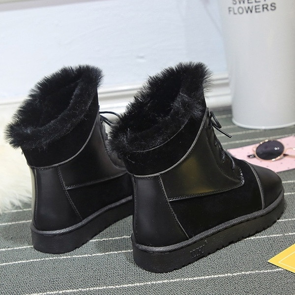 Стилни дамски боти на равна подметка с пух в два цвята