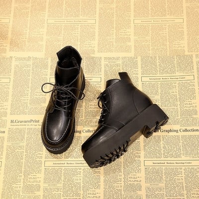 Καθημερινές γυναικέιες μπότες ρετρό στυλ και σε δύο μοντέλα