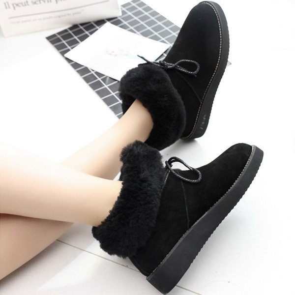 Стилни дамски боти с връзки и пух