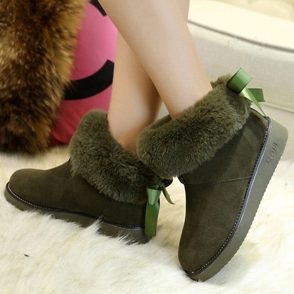Ζεστές χειμωνιάτικες μπότες για κυρίες με κορδέλα και χνούδι