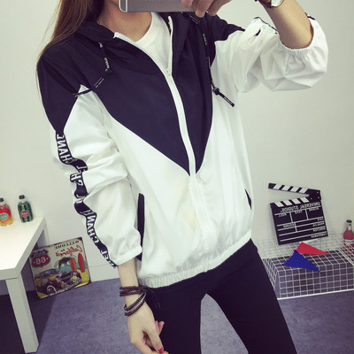 Ένα casual, casual, διπλό σακάκι με κουκούλα