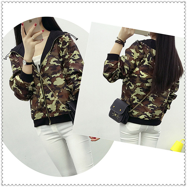 Ένα casual, casual, διπλό σακάκι με κουκούλα