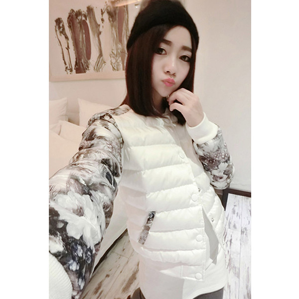 Φουλάρι φθινοπωρινό-χειμωνιάτικο γυναικείο με κολάρο σε σχήμα O και λουλουδάτο μανίκι σε μαύρο και άσπρο