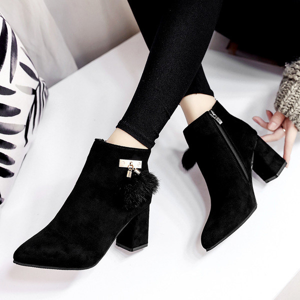 Κομψές παχιές μπότες κυρίες - απότομες, σε δύο χρώματα