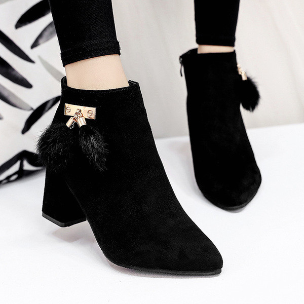 Κομψές παχιές μπότες κυρίες - απότομες, σε δύο χρώματα