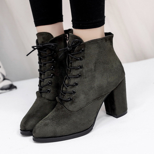 Ροζ γυναικείες μπότες με δύναμη - αιχμηρές και δεμένες