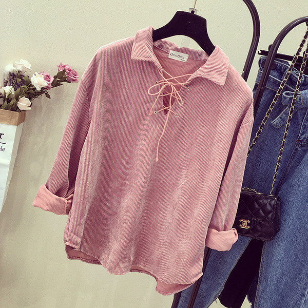 Спортно-елегантен пуловер с връзки в бял и розов цвят