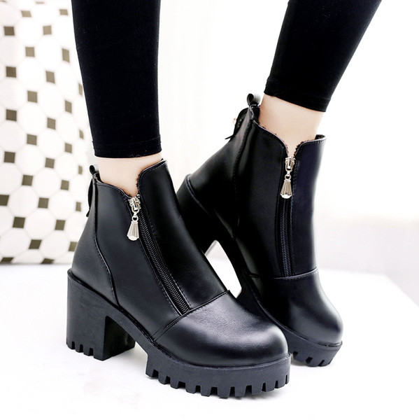 Стилни дамски боти в ретро стил и на ток