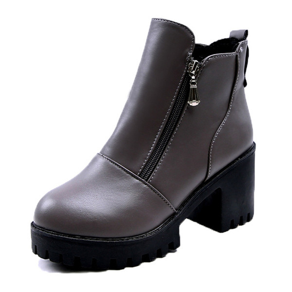 Стилни дамски боти в ретро стил и на ток