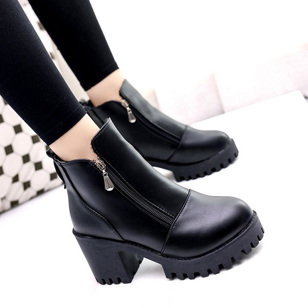 Стилни дамски боти в ретро стил и на ток