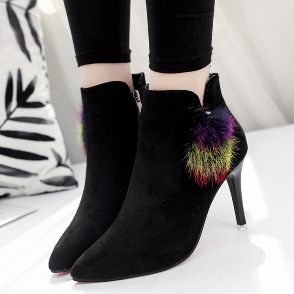 Γυναικείες μπότες - απότομη, λεπτή, κατηφορική