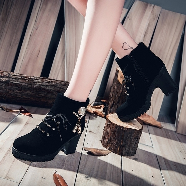 Дамски ретро боти в два цвята на ток