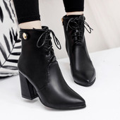 Κομψές κυρίες μπότες - αιχμηρές και τρέχουσες σε δύο σχέδια και διάφορα χρώματα