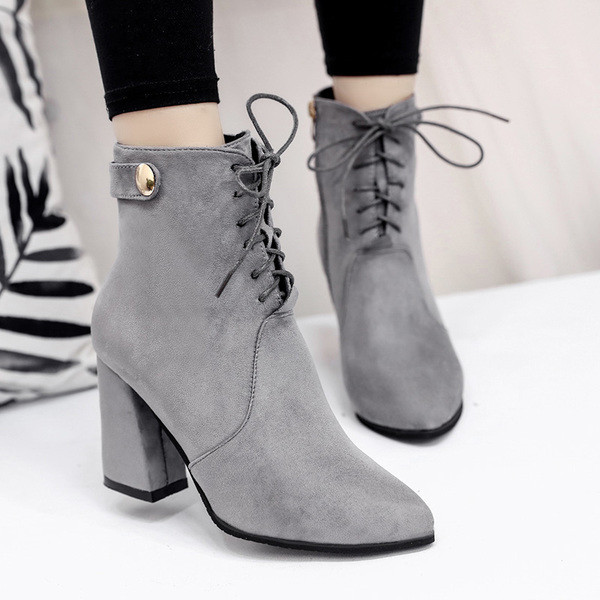 Κομψές κυρίες μπότες - αιχμηρές και τρέχουσες σε δύο σχέδια και διάφορα χρώματα