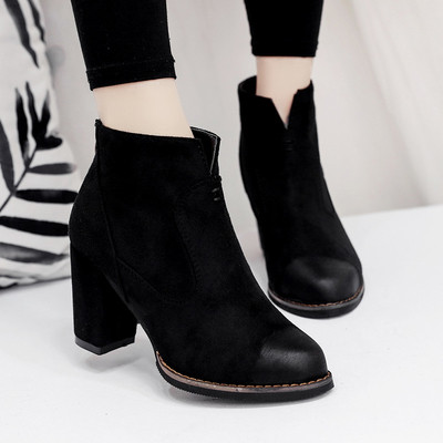 Дамски боти в семпъл модел и на ток