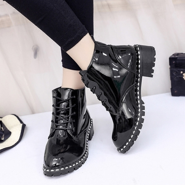 Γυναικεία μαξιλάρια με μαύρο χρώμα