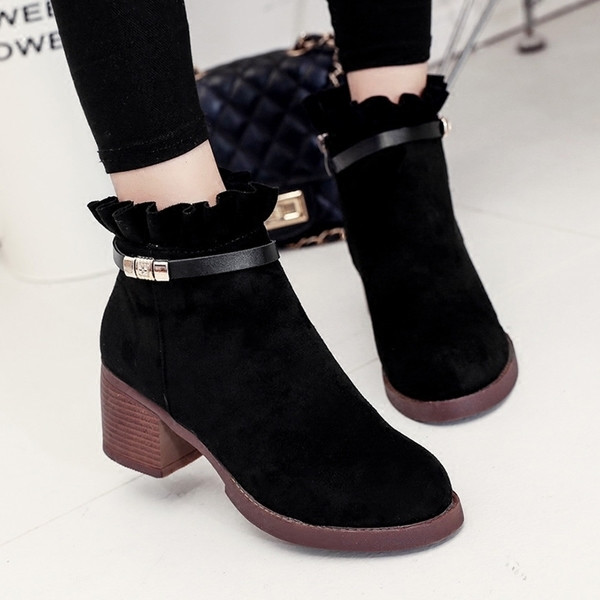 Κομψές κυρίες μπότες σε οικολογικό σουέτ