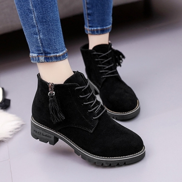 Κυρίες μπότες με γραβάτες και φούντα με σκληρή, ανθεκτική σόλα