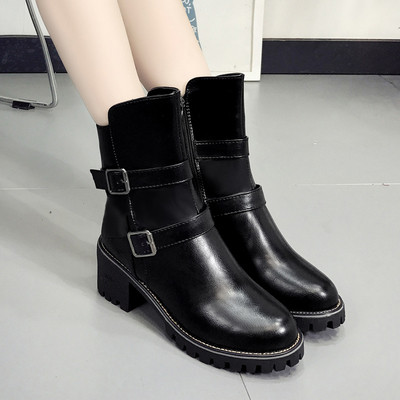 Κυρίες μπότες με ελαστικά δερμάτινα λουριά και ανθεκτική σόλα