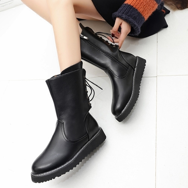 Γυναικείες μπότες με γραβάτες