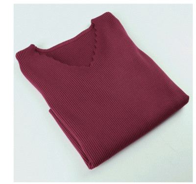 Дамски есенен пуловер с интересно V-образно деколте