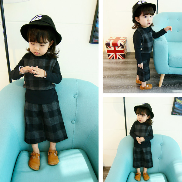 Κομψό παιδικό σετ για κορίτσια σε τρία μέρη