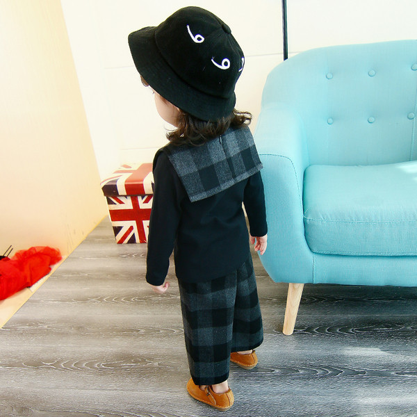 Κομψό παιδικό σετ για κορίτσια σε τρία μέρη