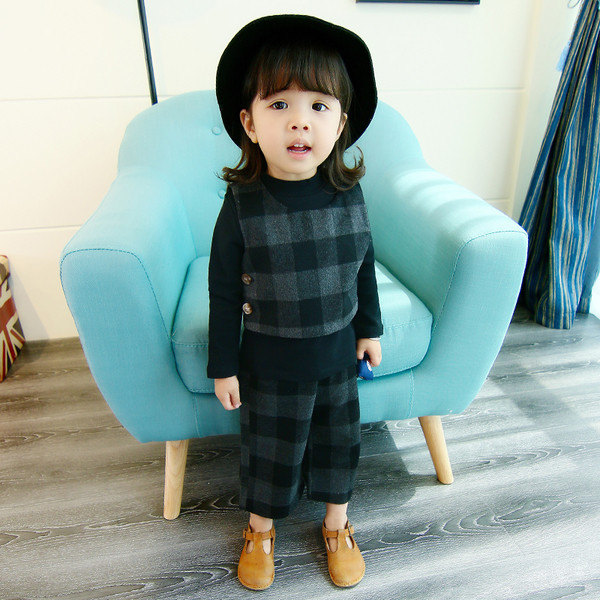 Κομψό παιδικό σετ για κορίτσια σε τρία μέρη