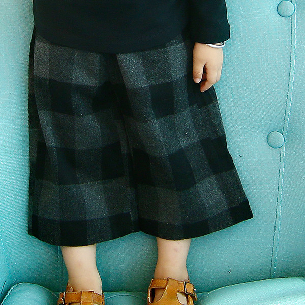 Κομψό παιδικό σετ για κορίτσια σε τρία μέρη