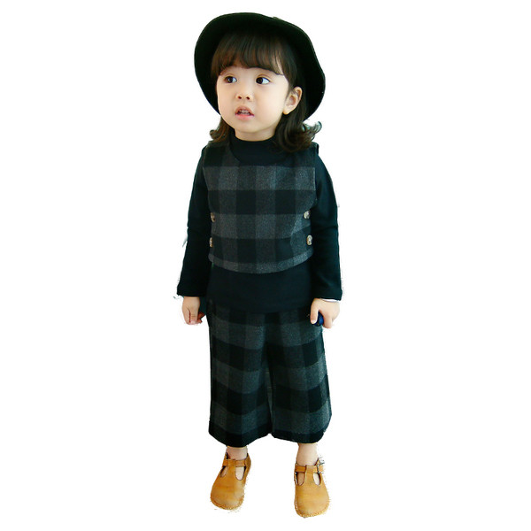 Κομψό παιδικό σετ για κορίτσια σε τρία μέρη