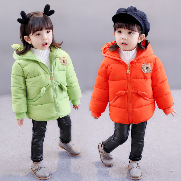 Χειμερινό σακάκι για κορίτσια σε απλό σχέδιο με κουκούλα