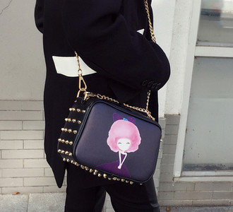 Casual γυναικεία τσάντα για κυρίες, με καπάκια και διαφορετική εφαρμογή σε μαύρο χρώμα