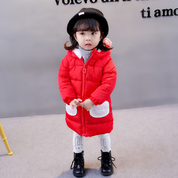 Μακρύ χειμωνιάτικο σακάκι για κορίτσια σε λεπτό μοντέλο