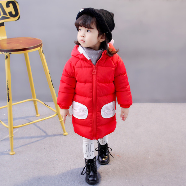 Μακρύ χειμωνιάτικο σακάκι για κορίτσια σε λεπτό μοντέλο