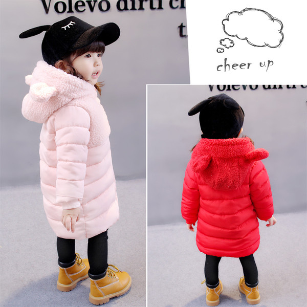 Χειμερινό μακρύ μπουφάν με κουκούλα σε απλό μοντέλο