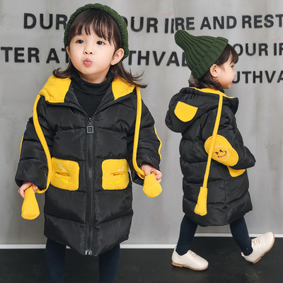 Μακρύ μπουφάν για κορίτσια σε μαύρο χρώμα με χρωματιστές τσέπες και κουκούλα