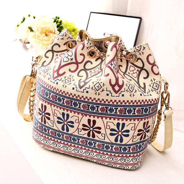 Πρακτική τσάντα σε σχήμα σακιδίου με μακρύ και κοντό χερούλι