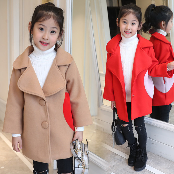 Κομψό παιδικό παλτό για κορίτσια με ντεκολτέ σε σχήμα V