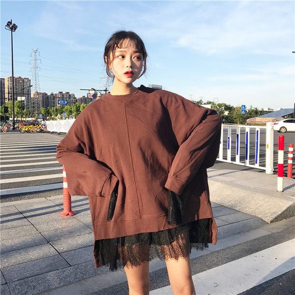 Κυρίες μπλούζα σε δαντελωτό ύφος με δαντέλα σε καφέ και μαύρο χρώμα