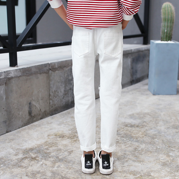 Κομψά παιδικά τζιν για κορίτσια σε λευκό με ελαστική μέση