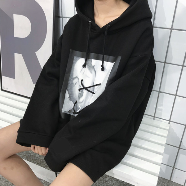 Καθημερινή αθλητικά γυναικεία αξεσουάρ με μαύρες εφαρμογές