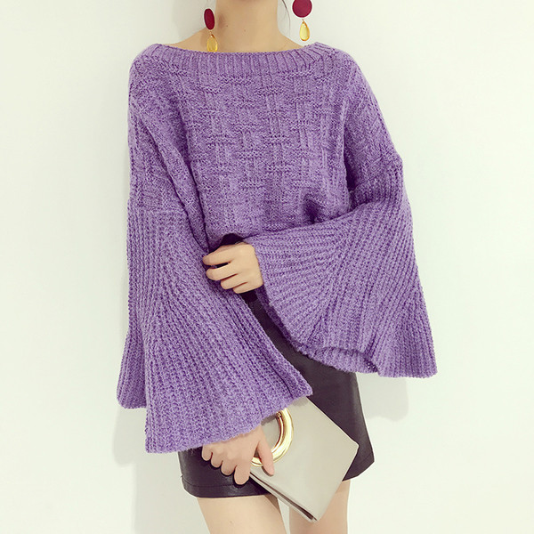 Πουλόβερ από πλεκτό κυρίες σε χαλαρό ύφος με κομμένα μανίκια