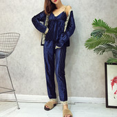 Κομψές κυρίες πιτζάμες σε τρία χρώματα, τρία μέρη